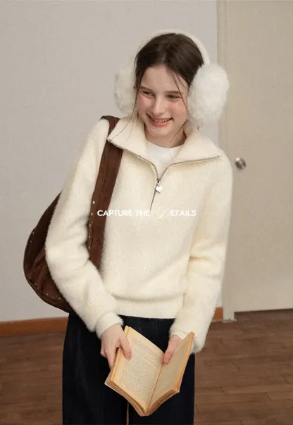 Elegant Knit Sweater with Polo Collar Design