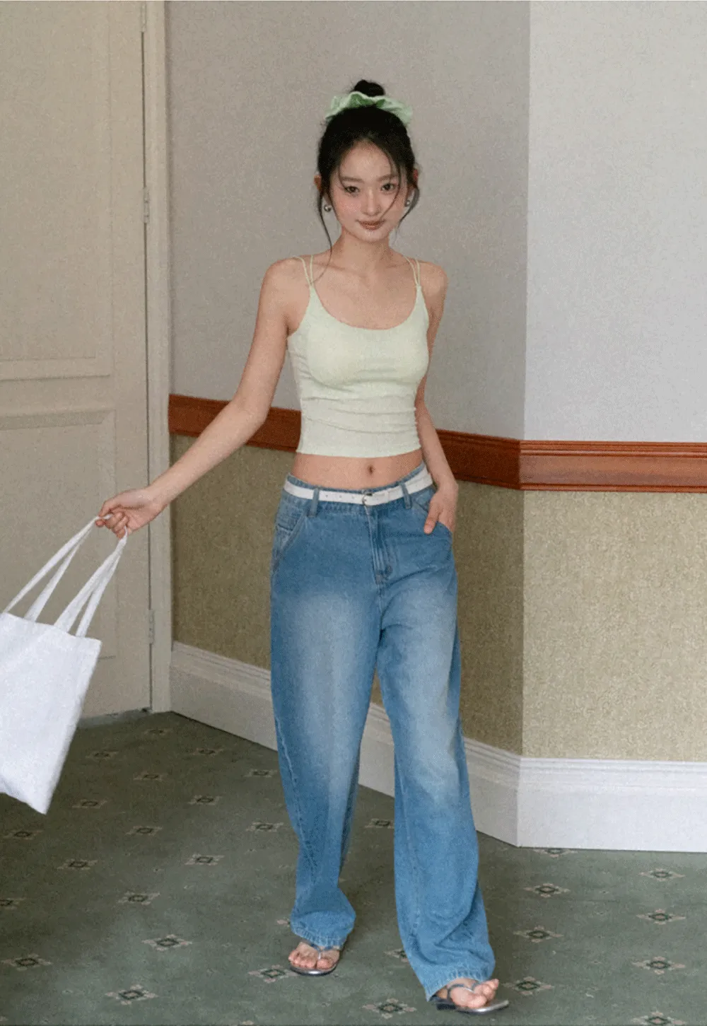 Thin strap scoop neck fitted tank top