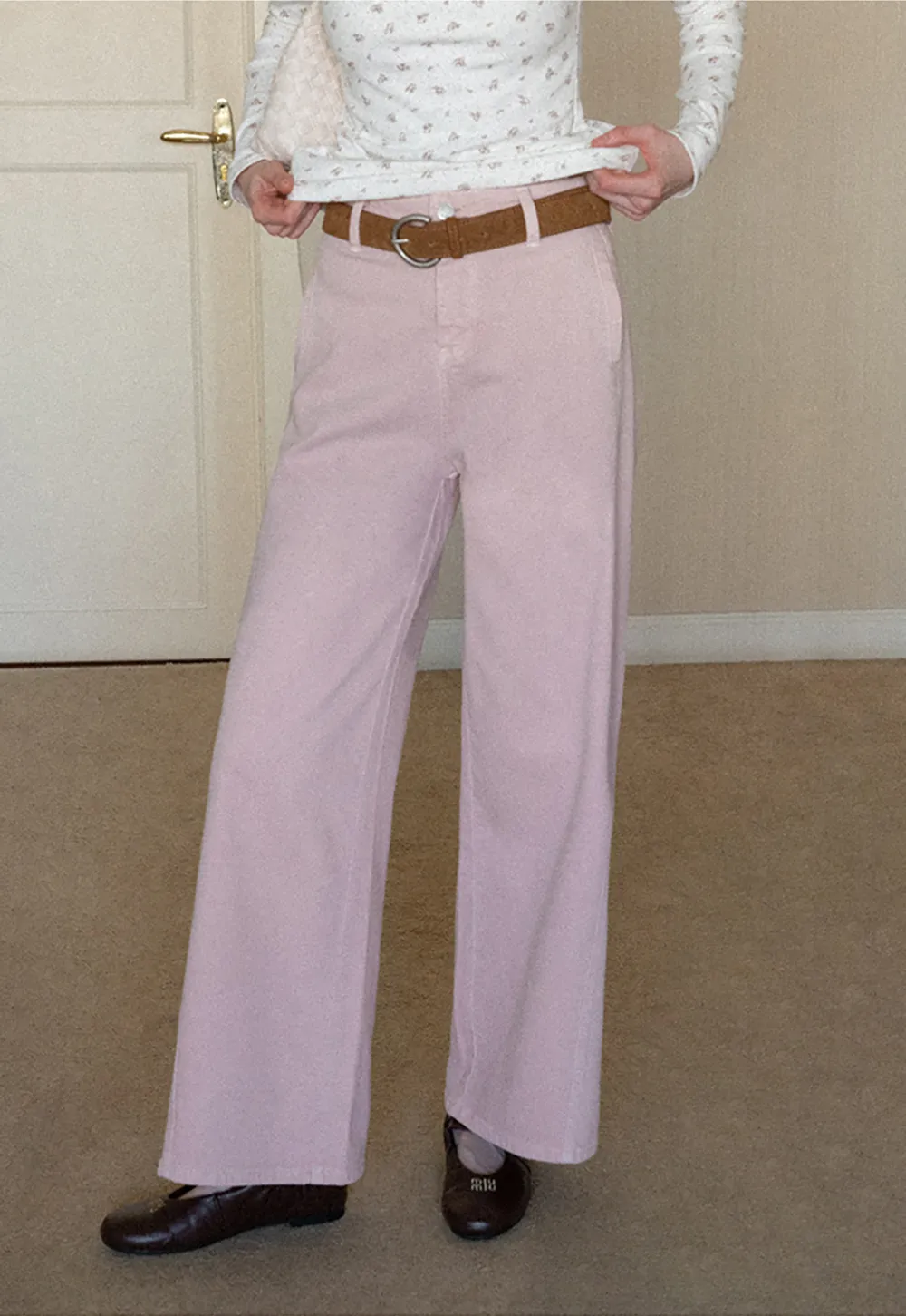 Wide leg high waist denim jeans with belt loop design