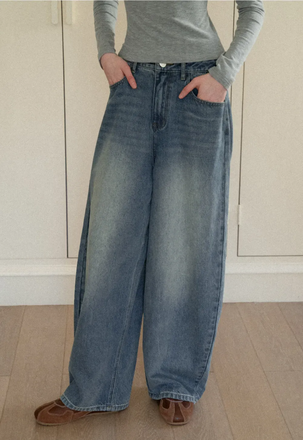 wide leg denim jeans with high waist design