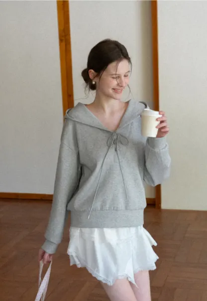 Hoodie with drawstring neckline and long sleeves