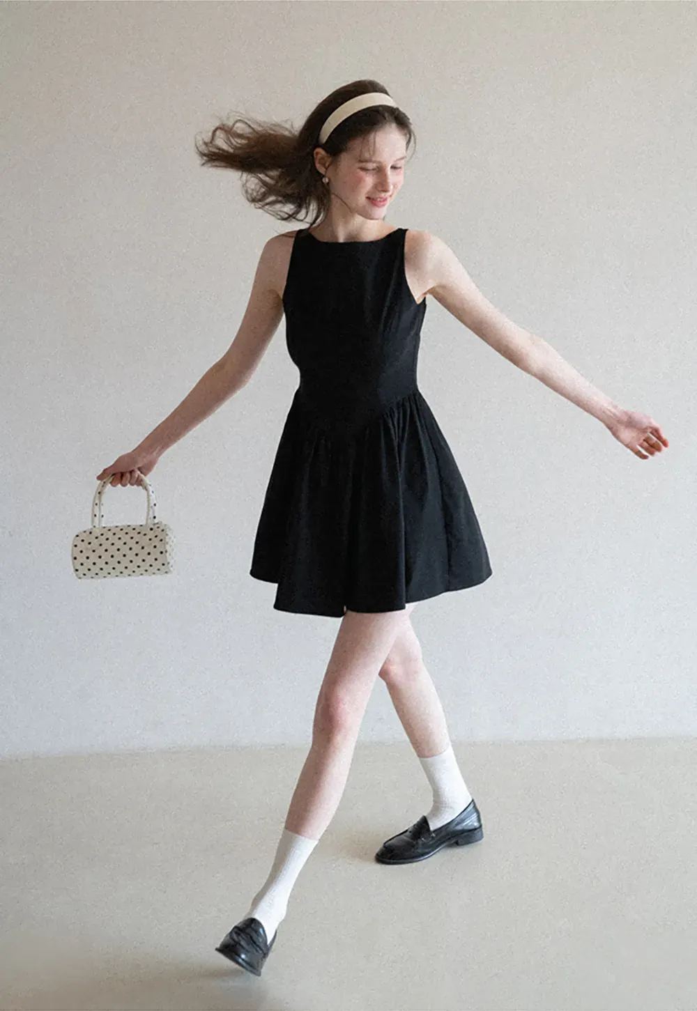 Sleeveless dress with back bow detail