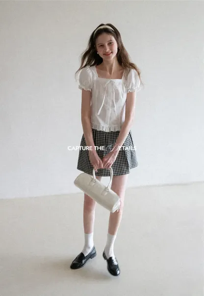 Square neck puff sleeve blouse with ruffle hem