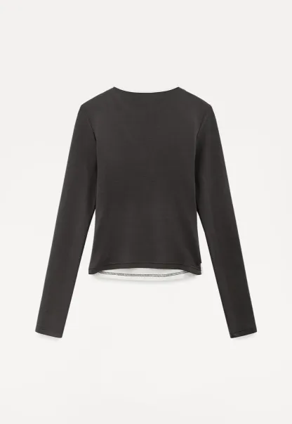 Long sleeve crop top with round neck and hem stitching design