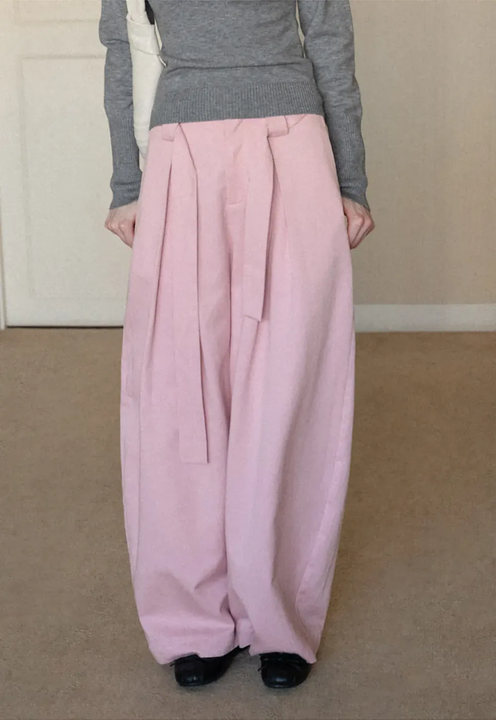 Wide leg pleated casual pants with tie waist design
