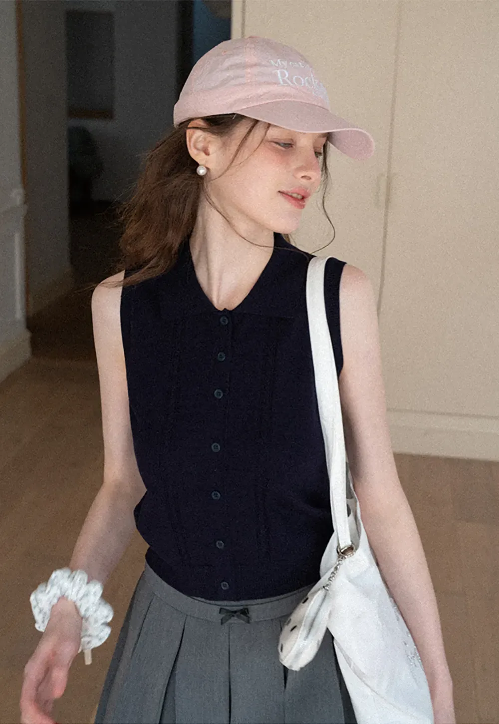 Sleeveless Knit Top with Collar and Buttons