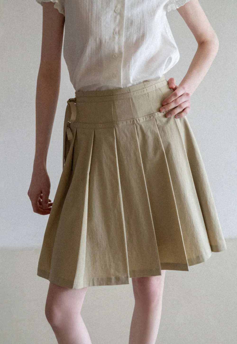 Pleated skirt with side tie waistband