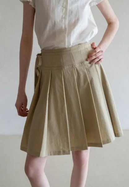 Pleated skirt with side tie waistband