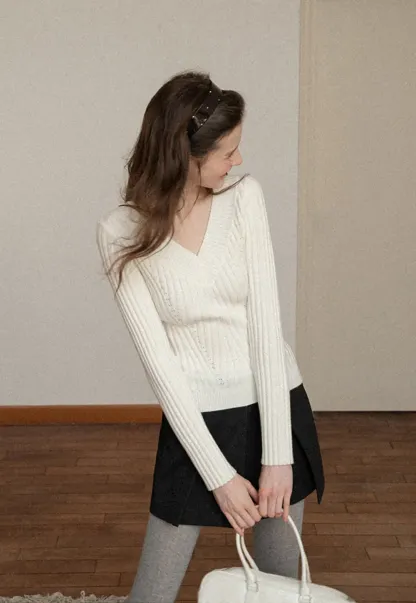 Elegant Pleated Mini Skirt with Tights and Boots Combo