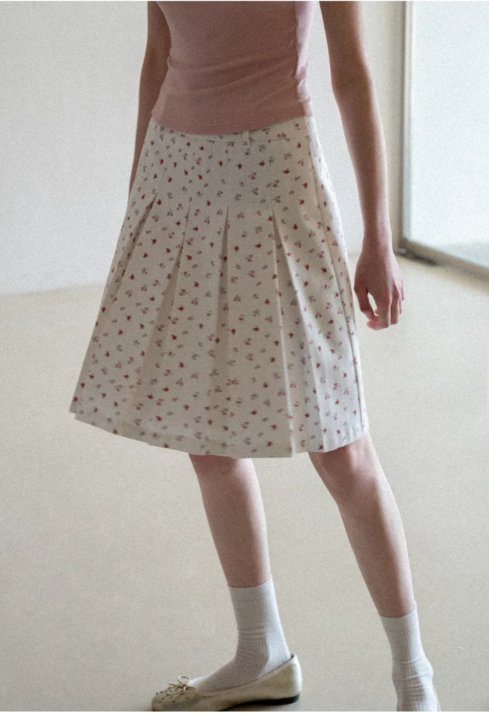 Pleated skirt with floral print