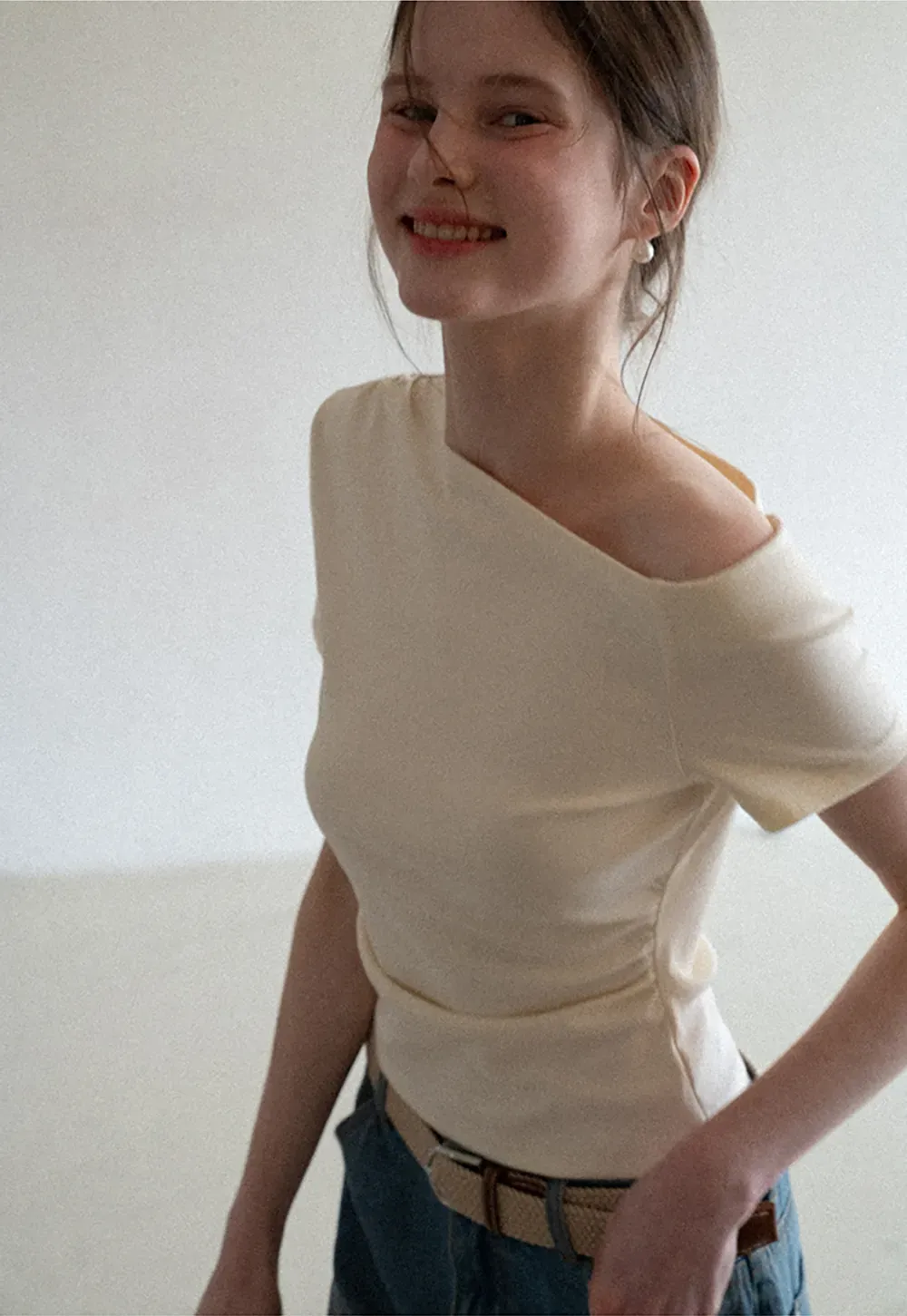 Off shoulder short sleeve fitted t shirt