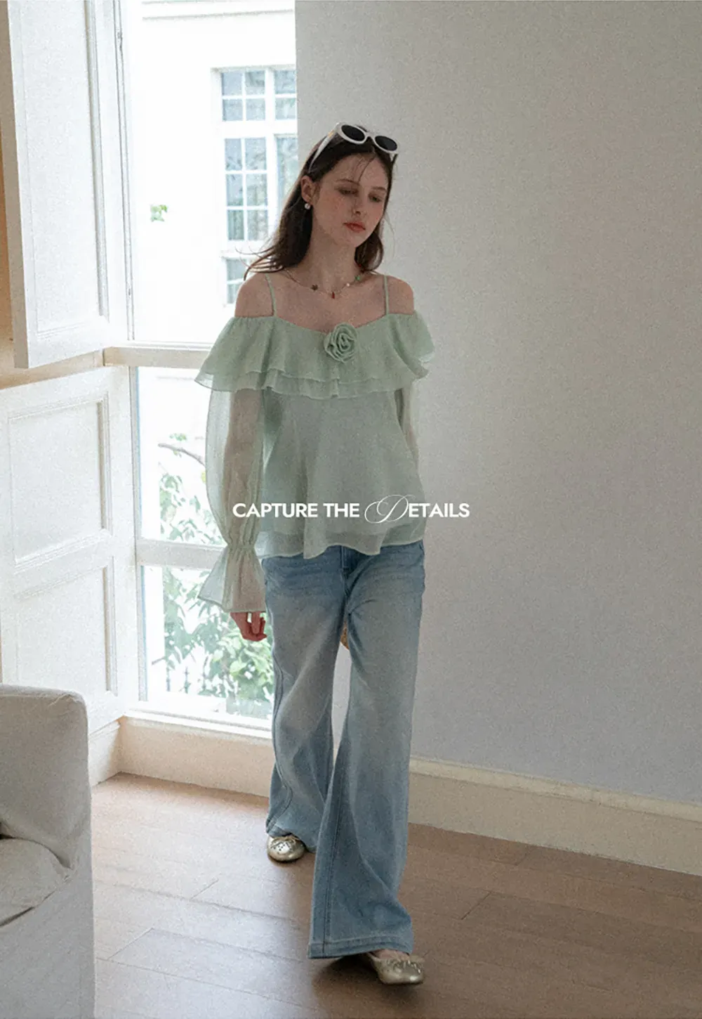 Wide leg flared denim jeans with front pockets