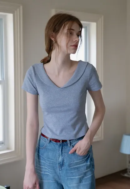 Women's V-Neck Cropped Top