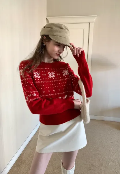 Winter Snowflake Knit Sweater with Round Neck Design