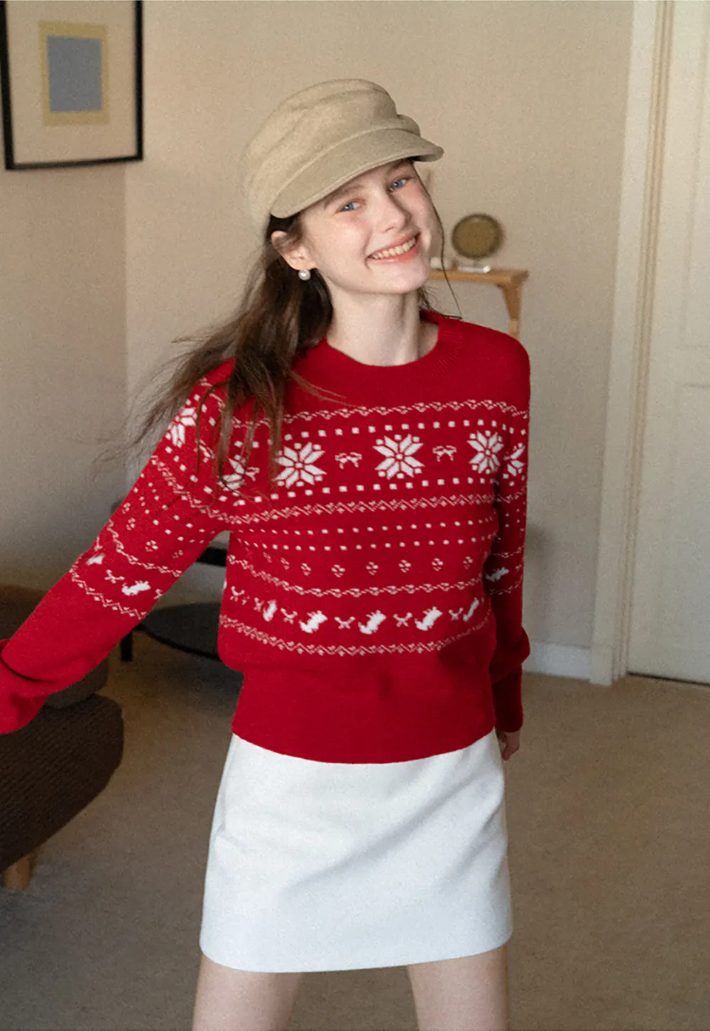 Winter Snowflake Knit Sweater with Round Neck Design