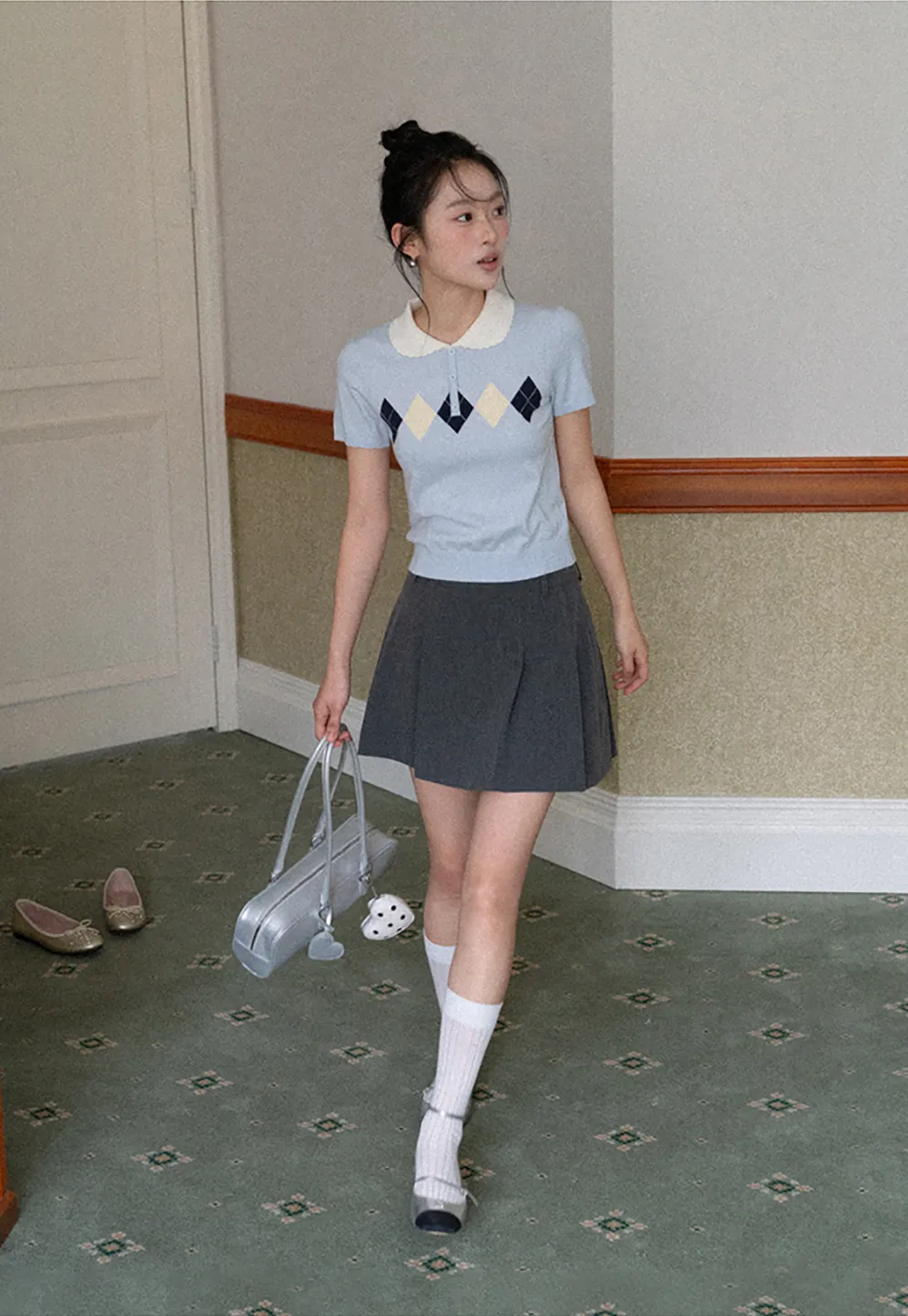 Knitted Short Sleeve Sweater with Collar and Diamond Pattern