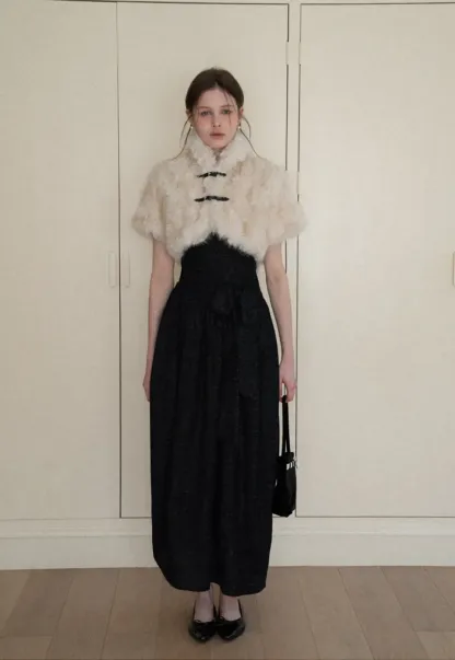 Elegant strapless midi dress with flowing skirt and textured fabric