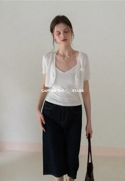 Wide leg cropped denim pants with contrast stitching