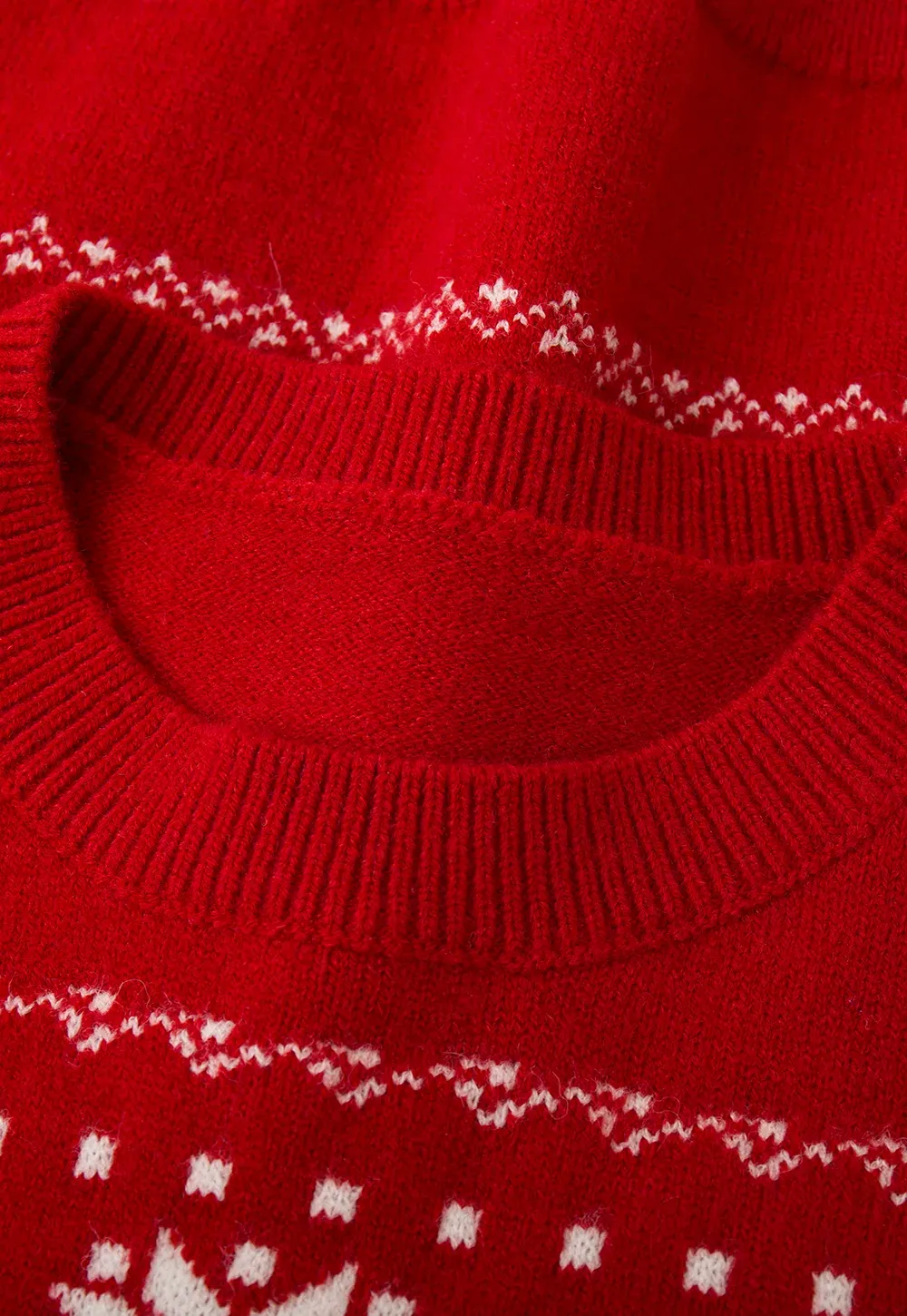 Winter Snowflake Knit Sweater with Round Neck Design