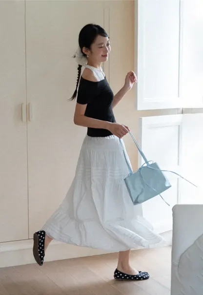 Tiered long skirt with lace trim