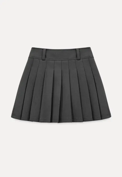 Pleated skirt with high waist and flared hem