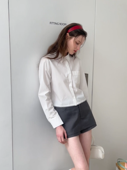 High waist tailored skirt with lace trim