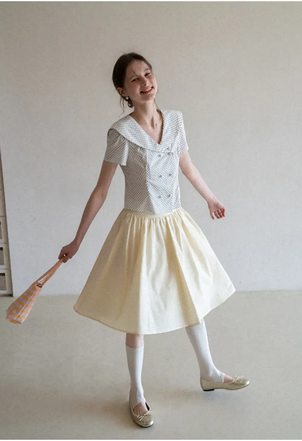 Polka dot short sleeve shirt with collar and buttons