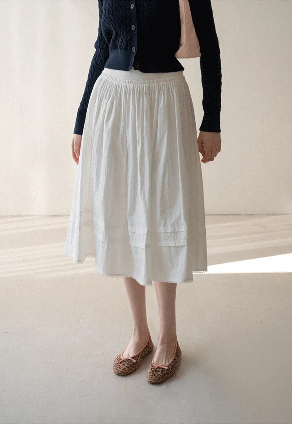 Lightweight pleated midi skirt with elastic waist