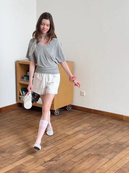 V neck short sleeve relaxed fit t shirt