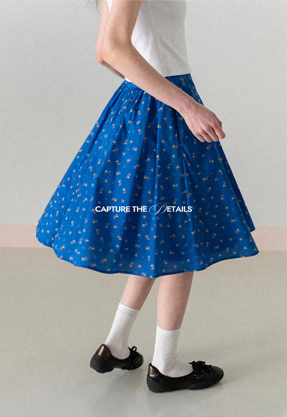 A-line skirt with floral print and elastic waist