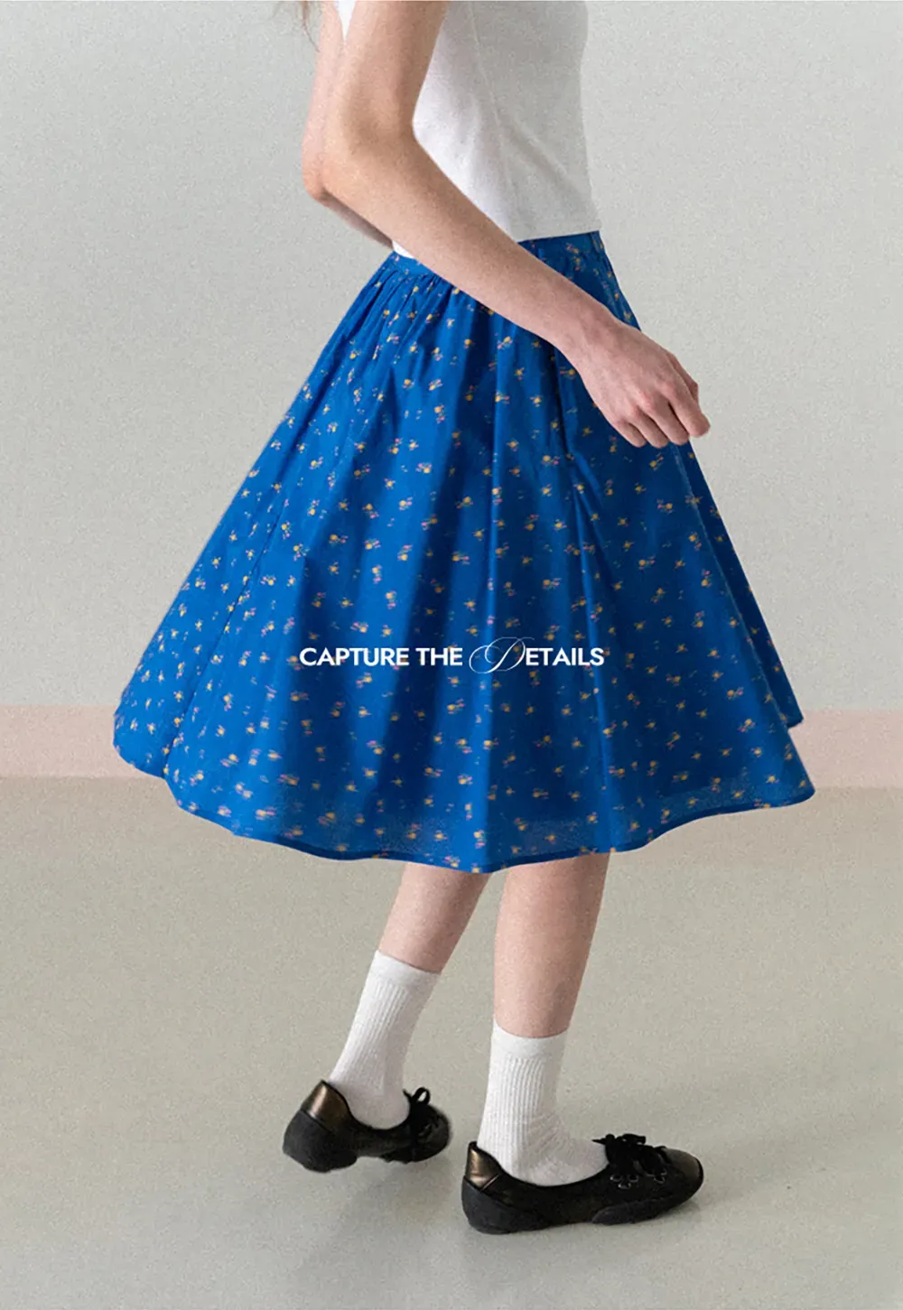 A-line skirt with floral print and elastic waist