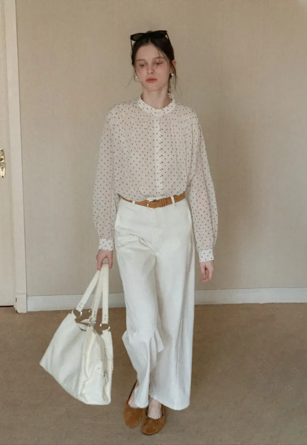 Elegant Blouse with Delicate Dot Pattern and Puffed Sleeves