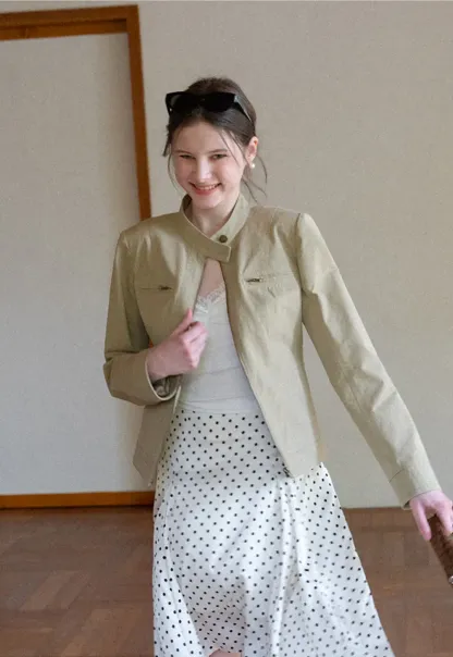 Short jacket with stand collar and front pockets