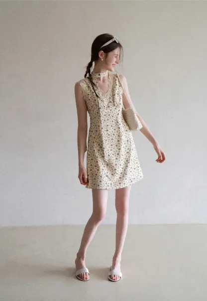 Floral Print Sleeveless Dress with Lace Trim and Choker Neckline