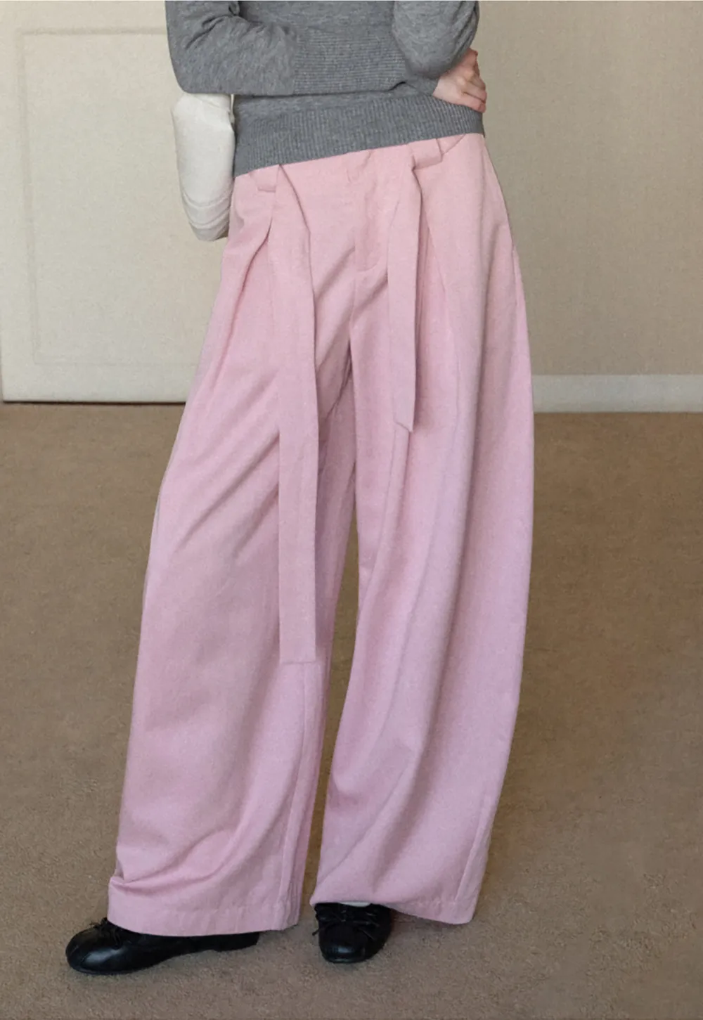 Wide leg pleated casual pants with tie waist design