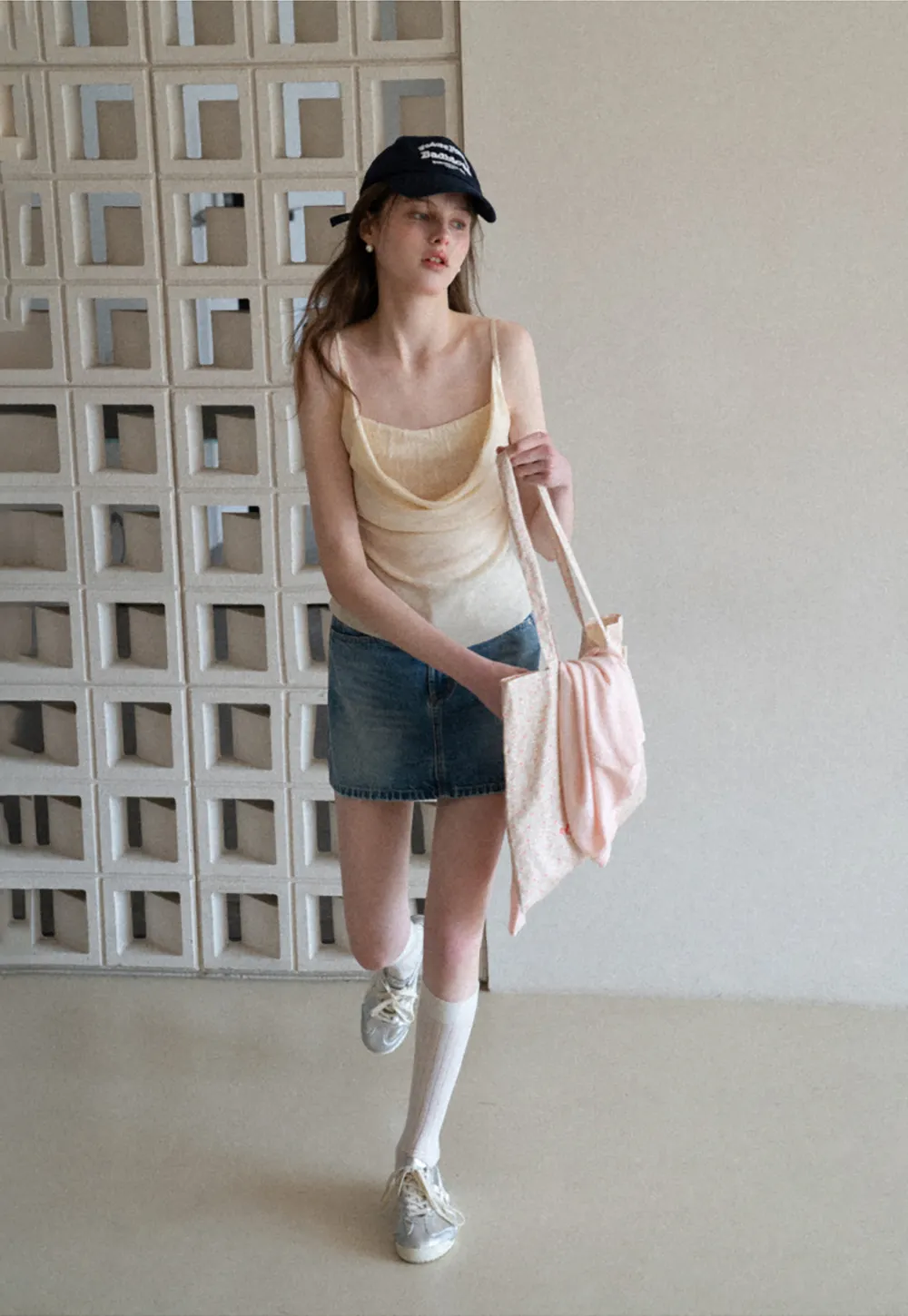 Denim mini skirt with frayed hem and front pockets