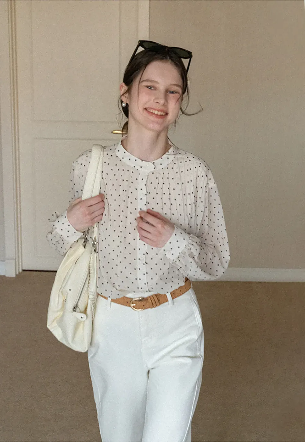 Elegant Blouse with Delicate Dot Pattern and Puffed Sleeves