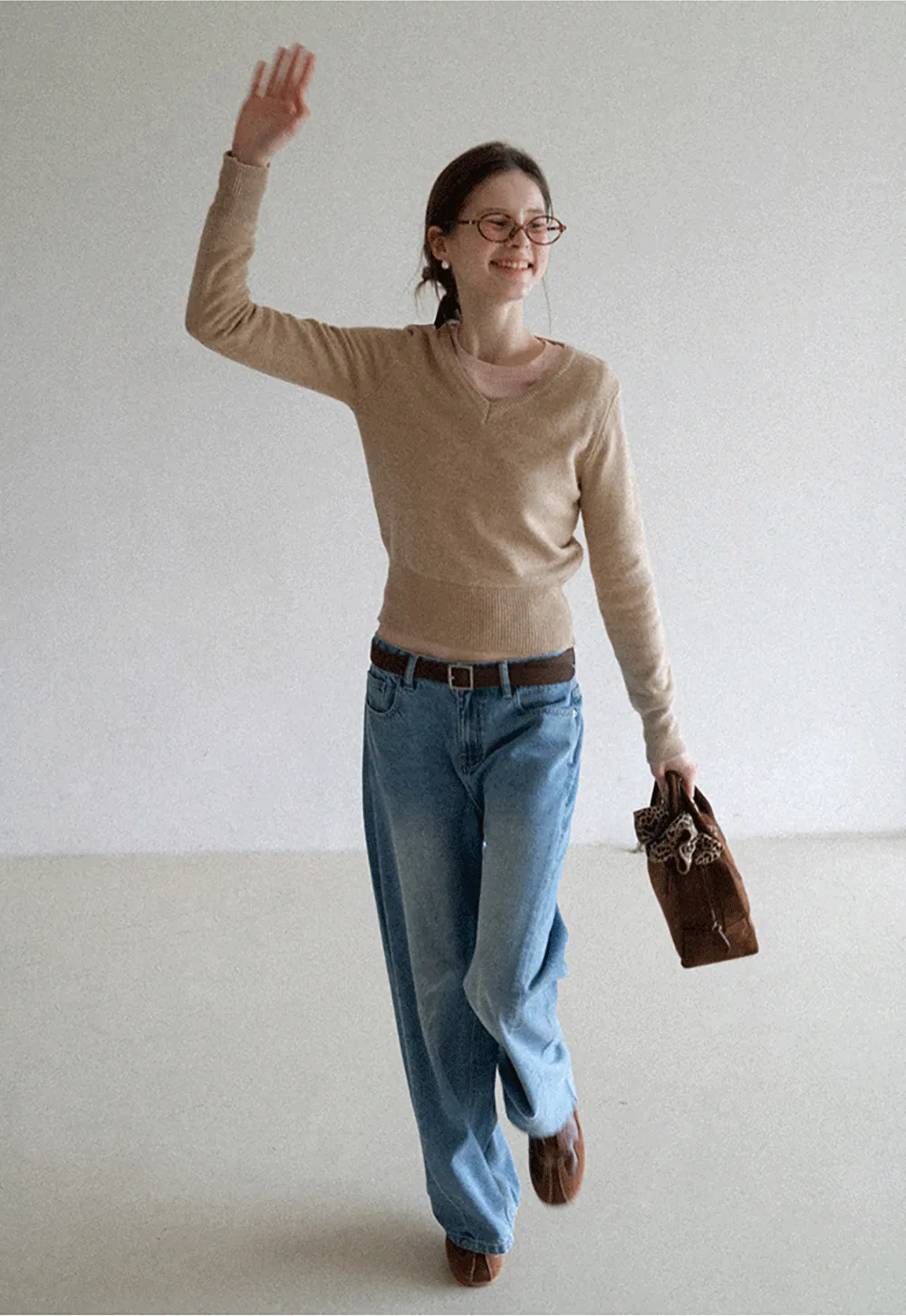 Wide leg denim jeans with high waist design