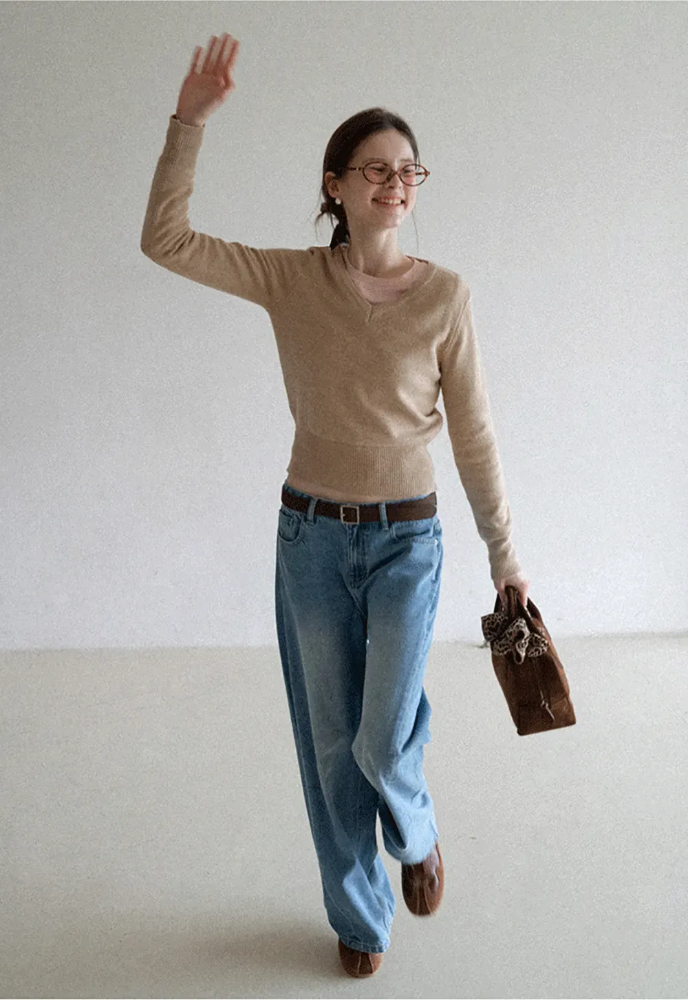 Wide leg denim jeans with high waist design