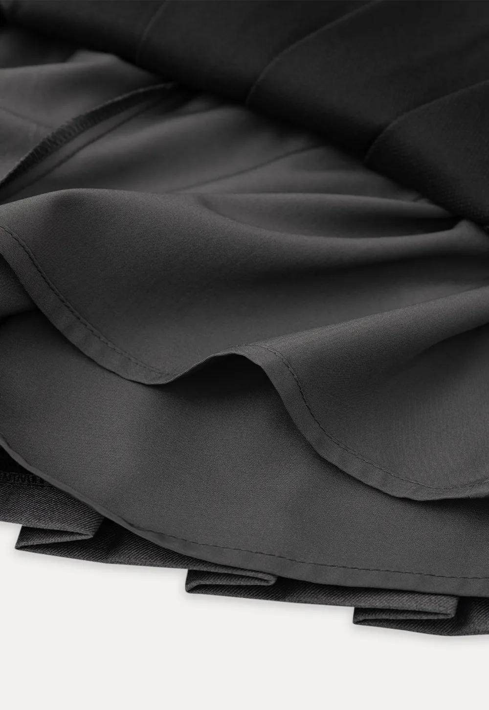 Pleated skirt with high waist and flared hem