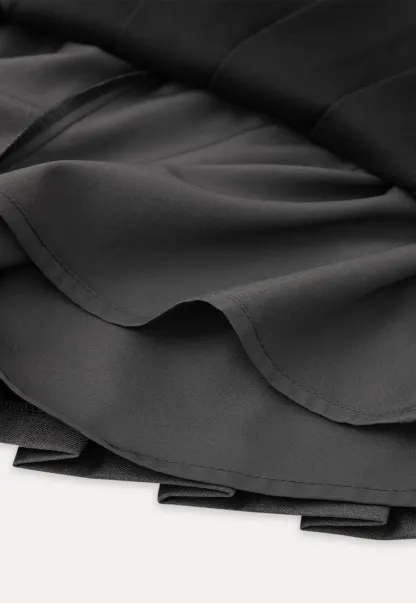 Pleated skirt with high waist and flared hem