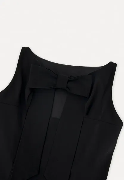 Sleeveless dress with back bow detail