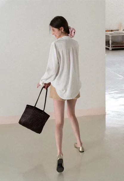 High waist denim shorts with belt loop and front pockets