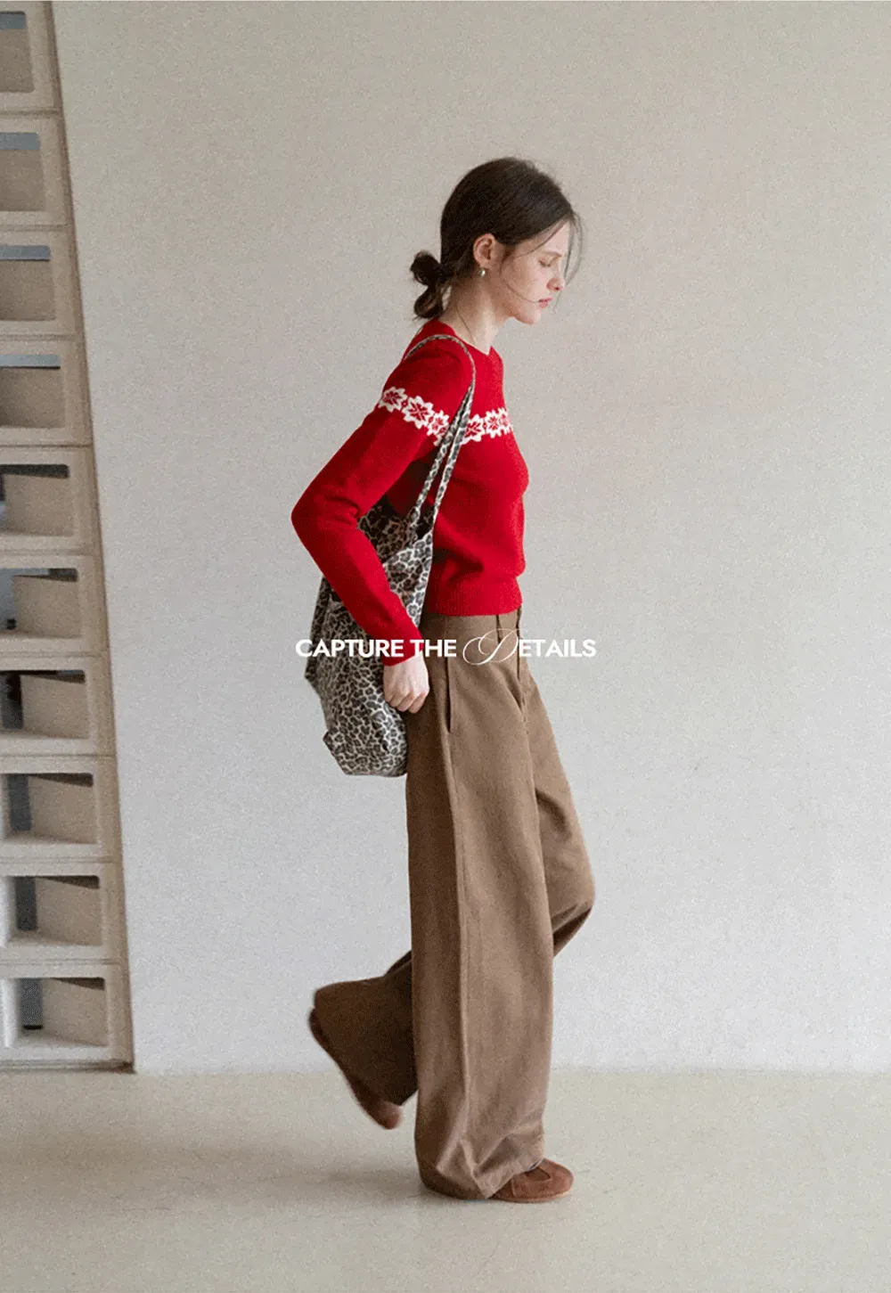 Round Neck Sweater with Snowflake Pattern Design