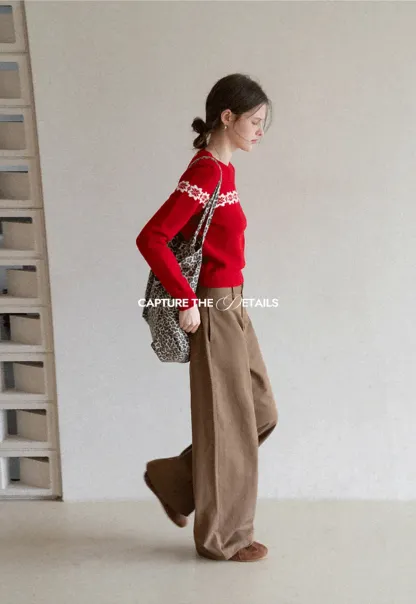 Round Neck Sweater with Snowflake Pattern Design