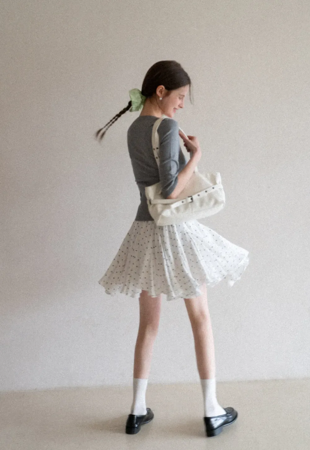 Woolen knit sweater with ribbed hem and cuffs