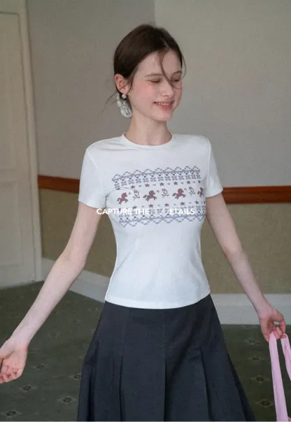 Short sleeve t shirt with embroidered pattern band