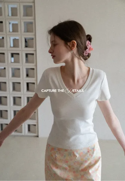 V neck short sleeve knit t shirt