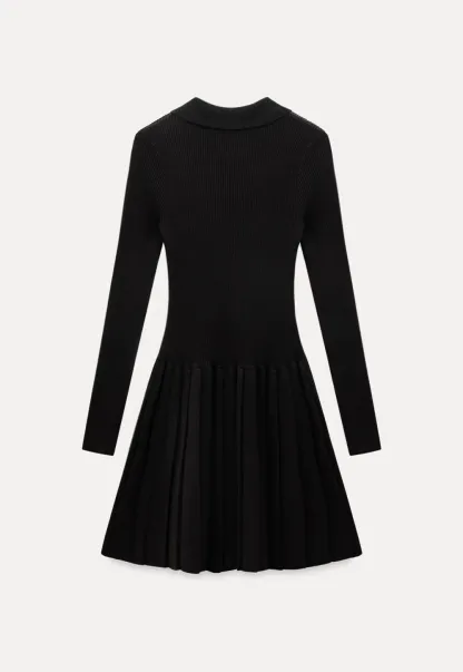 Elegant Knit Dress with Bow Detail and Flared Hem