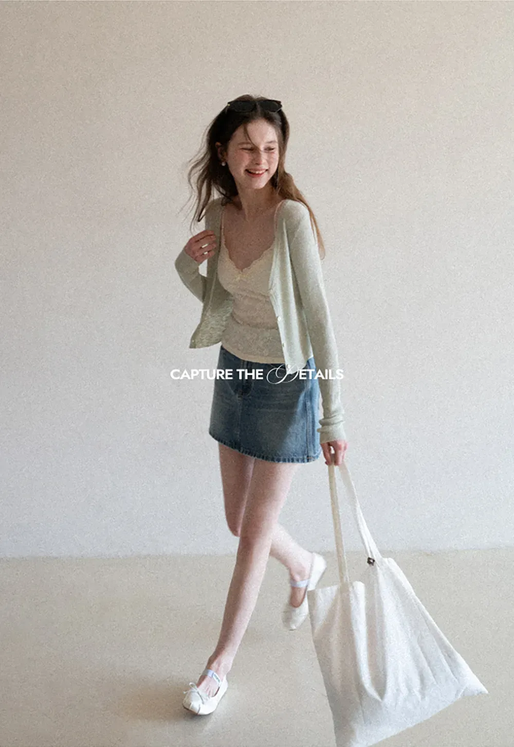 Denim mini skirt with frayed hem and front pockets